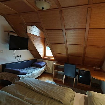 Guesthouse Pri Zalogarju Zelezniki Buitenkant foto