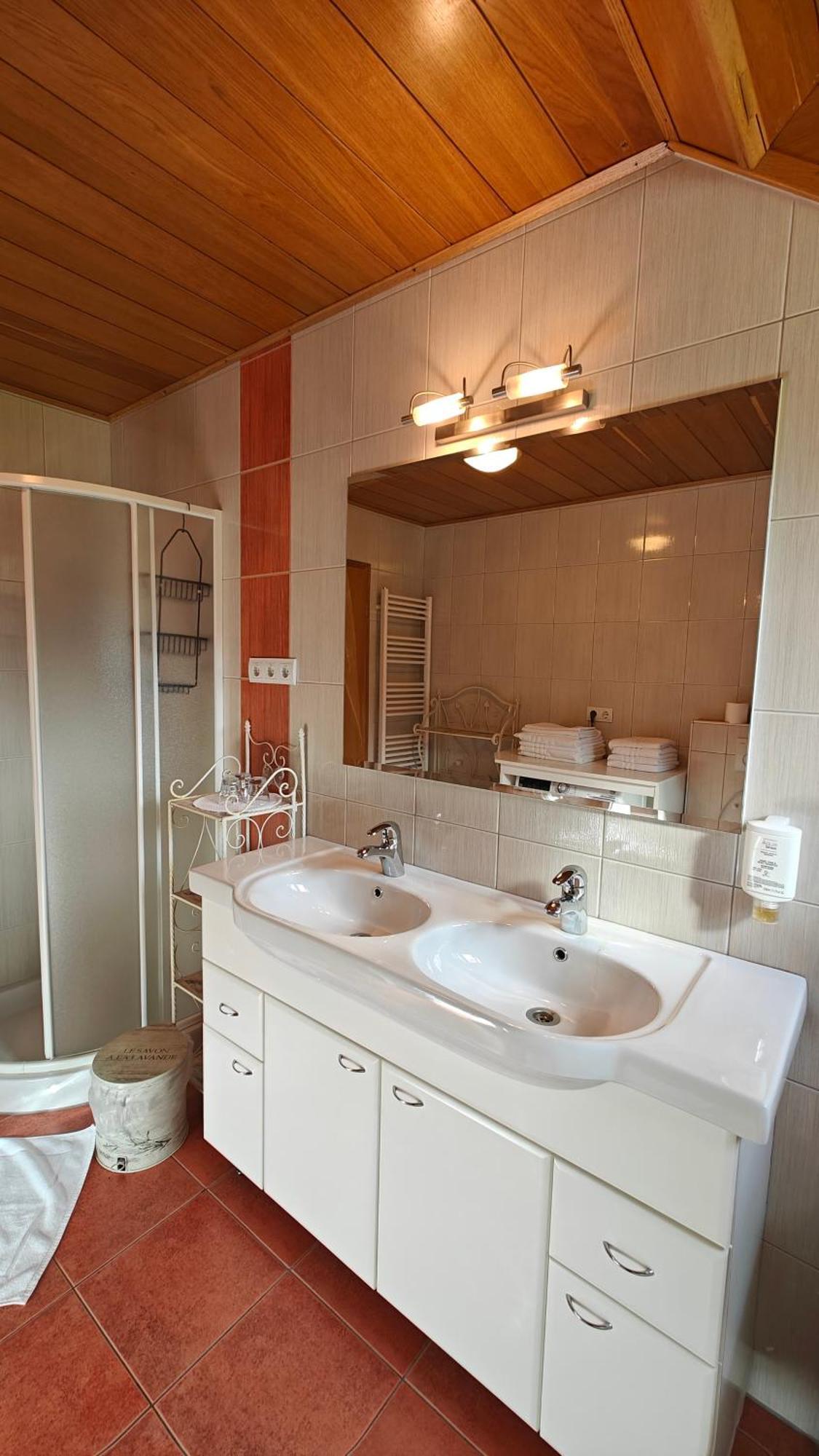 Guesthouse Pri Zalogarju Zelezniki Buitenkant foto