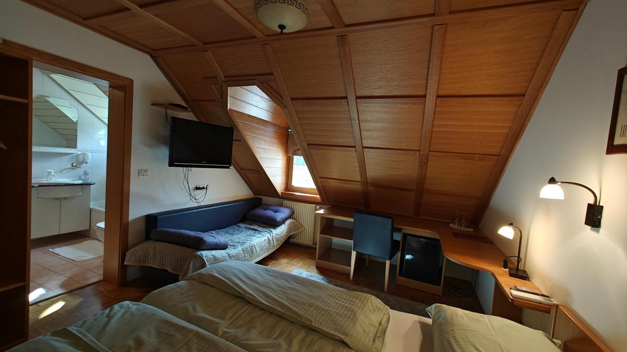 Guesthouse Pri Zalogarju Zelezniki Buitenkant foto