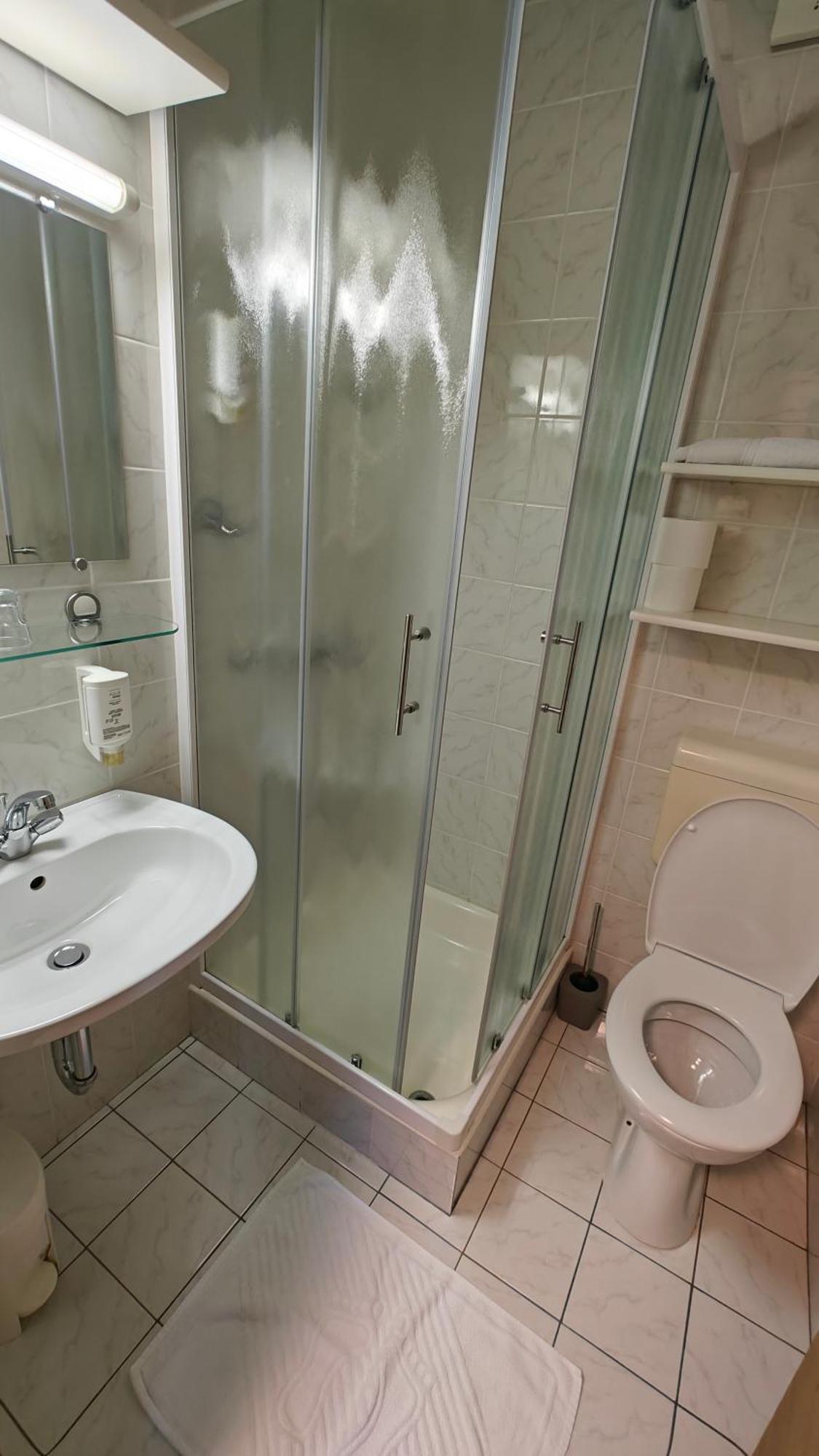 Guesthouse Pri Zalogarju Zelezniki Buitenkant foto