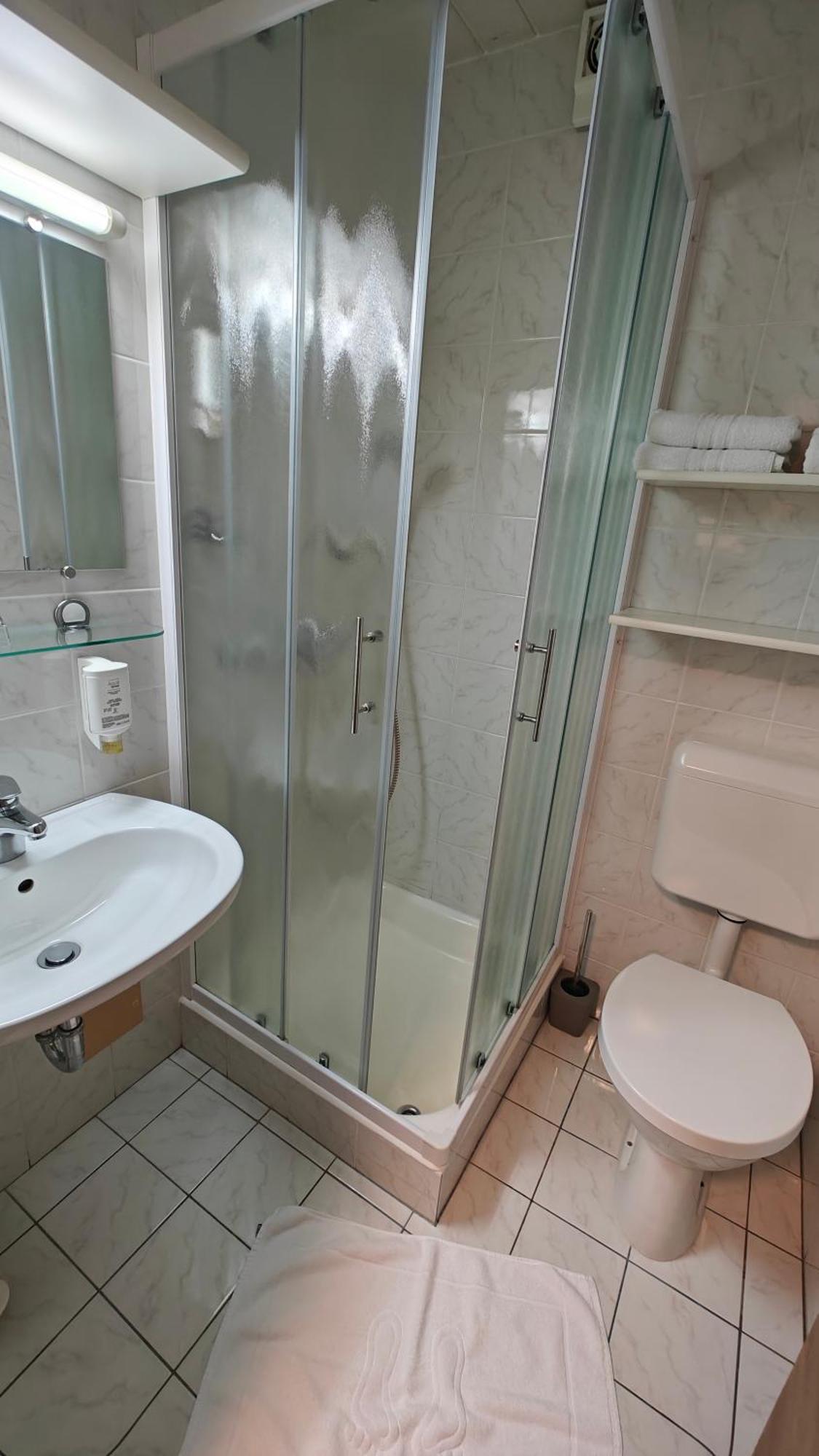 Guesthouse Pri Zalogarju Zelezniki Buitenkant foto