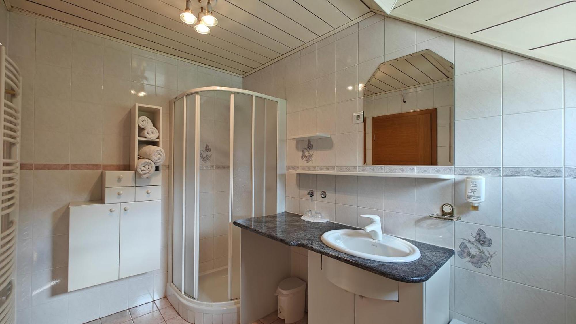 Guesthouse Pri Zalogarju Zelezniki Buitenkant foto