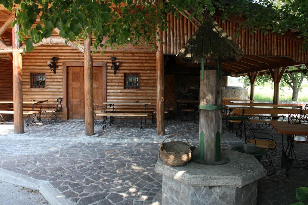 Guesthouse Pri Zalogarju Zelezniki Buitenkant foto
